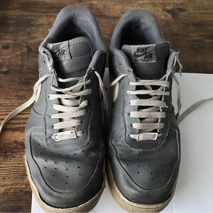 Men’s Nike airforce 1 Gray and white size 10 worn